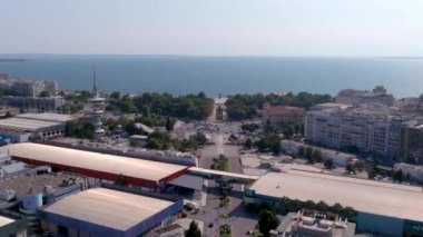 Selanik, Yunanistan - 11 Temmuz 2021: Kuzey Yunanistan 'ın Selanik kentindeki HELEXPO Uluslararası Sergi Merkezi' nin havadan görünüşü