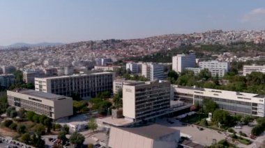 Selanik, Yunanistan - 11 Temmuz 2021: Selanik Aristo Üniversitesi üzerinde İHA ile uçuş