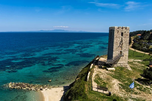 Vista Aérea Torre Bizantina Playa Del Pueblo Nea Fokea Península —  Fotos de Stock