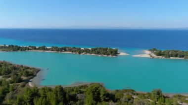 Glarokavos Beach Kassandra Yarımadası'nda havadan görünümü. Halkidikya, Yunanistan