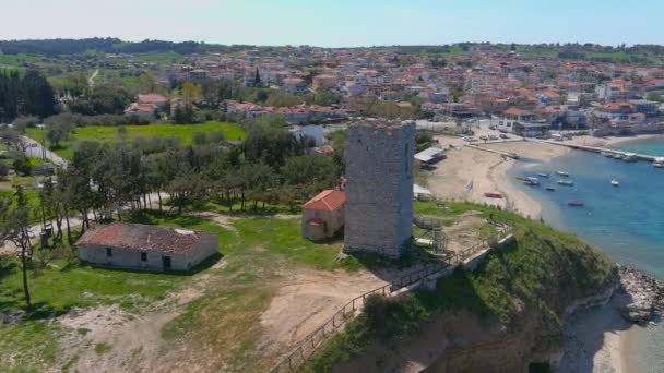 Letecký Pohled Byzantskou Věž Pláž Obce Nea Fokea Poloostrově Kassandra — Stock video