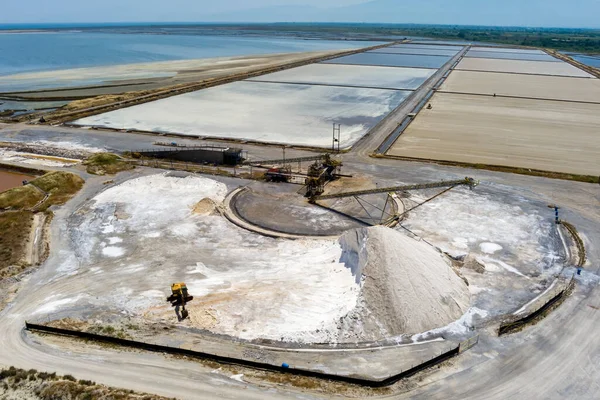 Luchtfoto Van Zoute Verdampingsvijvers Zoutbergen Deze Vijvers Worden Gevuld Uit — Stockfoto