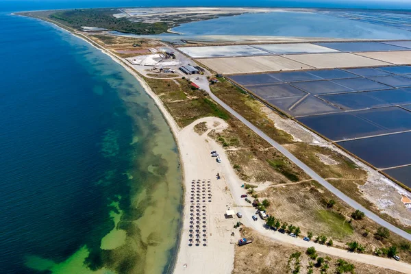 Flygfoto Över Hamnen Och Stranden Kitros Pieria Och Bakgrunden Saltavdunstningsdammar — Stockfoto