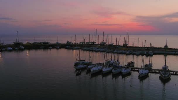 Αεροφωτογραφία Θεσσαλονίκης Ελλάδα Δραματικό Ηλιοβασίλεμα Πάνω Από Γιοτ Και Λιμάνια — Αρχείο Βίντεο