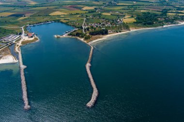 Limanın ve Yunanistan 'ın Kitros Pieria plajının havadan görüntüsü