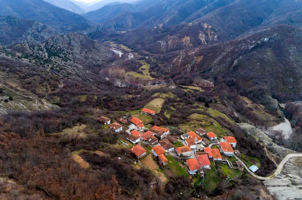 공중에서 코타니는 그리스 불가리아 근처에 크산티 무슬림 마을이다 의집들은 되었다 — 스톡 사진