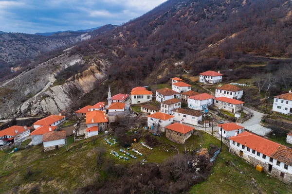 공중에서 코타니는 그리스 불가리아 근처에 크산티 무슬림 마을이다 의집들은 되었다 — 스톡 사진
