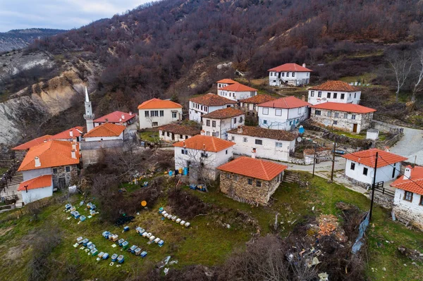 コターニ Kotani ギリシャ ブルガリア国境近くのギリシャ クサンティ県のイスラム教徒の村 決済の家は非常に古いです おそらく300歳 — ストック写真