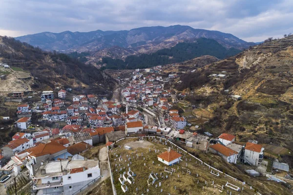 ギリシャのクサンティ県の村 ミキの空中ビュー 県内の村のグループに属し イスラム教徒の人口はポマコリアと呼ばれることが多い トルコ少数派 — ストック写真