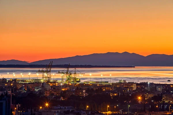 Auringonnousu Thessalonikin Kaupungissa Kreikka — kuvapankkivalokuva
