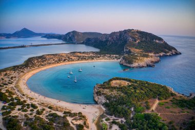 Voidokilia Beach, Voidokilia lagün güzel görünümü, Messinia, Yunanistan bir yüksek noktasından Akdeniz Avrupa'nın en iyi plajlarından panoramik havadan görünümü