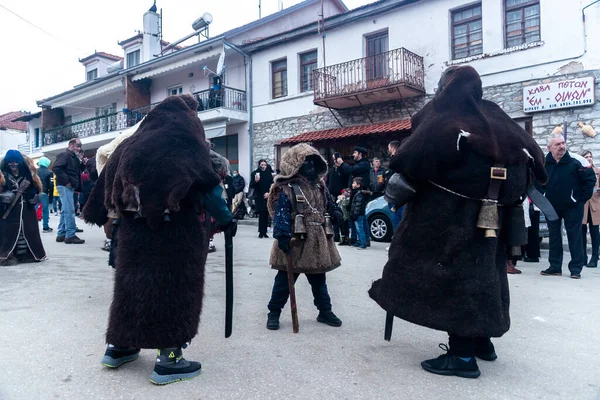 希腊瓦拉卡斯 2022年1月7日 在德拉马市的瓦拉卡斯村 每年1月 都会恢复 哈拉皮亚 的风俗 意思是 黑人男子 因为他们穿着传统的黑人服装 — 图库照片