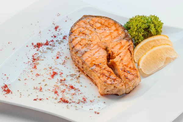 Salmone con limone — Foto Stock