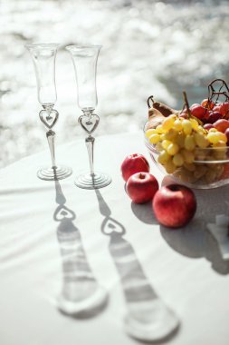 süslü masa meyve ile düğün gözlük