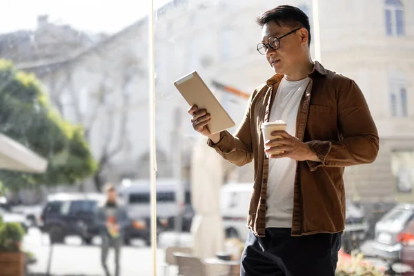 Businessman drink coffee and use digital tablet — Stock Photo, Image