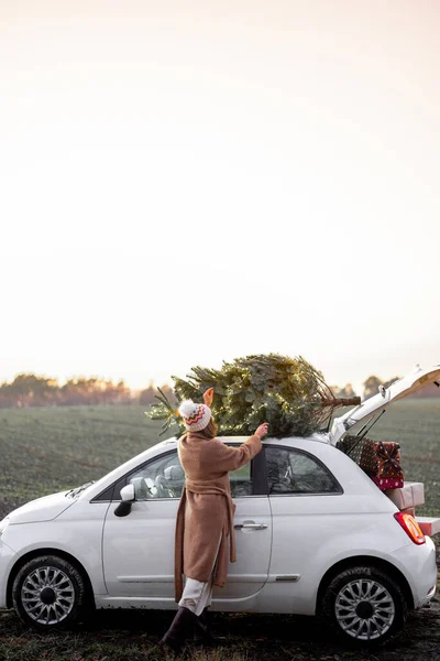 Mulher se preparando para um feriado de Ano Novo — Fotografia de Stock