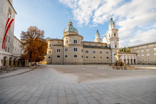 Centralny plac na starym mieście w Salzburgu, Austria — Zdjęcie stockowe