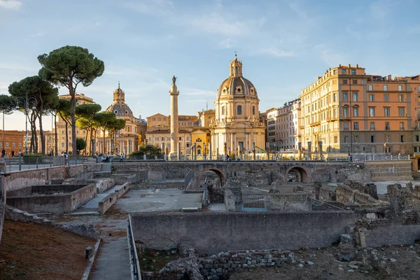 Rovine al Foro Romano di Roma al tramonto — Foto Stock