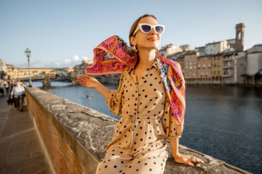 İtalya, Floransa 'da seyahat eden bir kadın