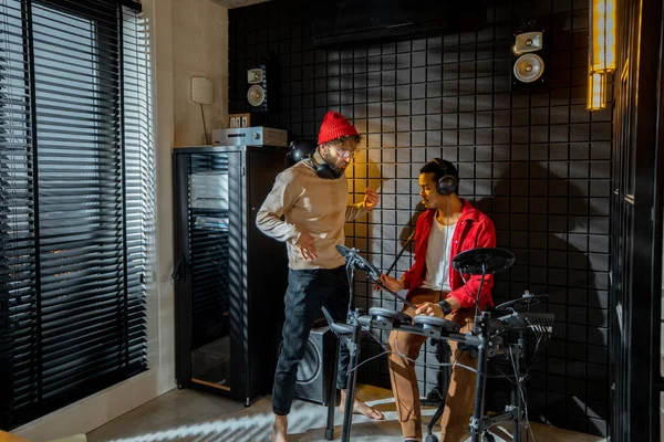 Men playing electric drums at home studio — Stock Photo, Image