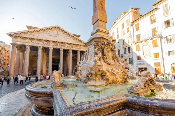 Morning view on famous Pantheon, Roman temple in Rome — Stock Photo, Image