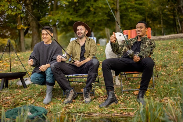 Pleased male friends resting and fishing in nature — Stock Photo, Image