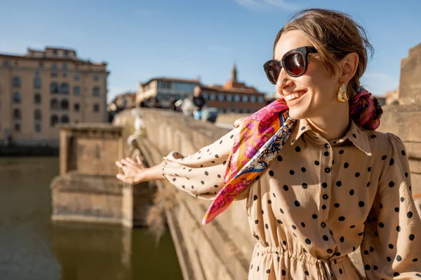 Woman traveling in Florence, Italy — Stock Photo, Image