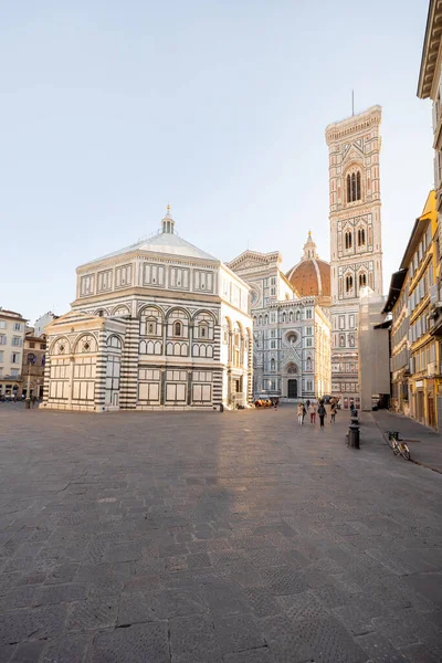 Floransa 'daki boş Katedral Meydanı' nda sabah manzarası — Stok fotoğraf