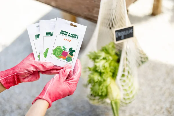 Vegetable seeds in paper packet — Fotografia de Stock