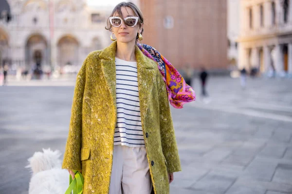 Venedik 'te şık bir kadının portresi