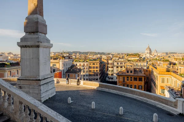 Ciudad de Roma desde lo alto de las escaleras españolas — Foto de Stock