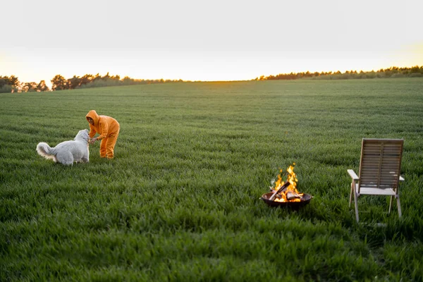 Young Person Playing Dog Green Field Fireplace Spending Summer Time — 图库照片