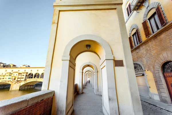 Mattina Vista Sul Bellissimo Porticato Vicino Famoso Ponte Vecchio Sul — Foto Stock