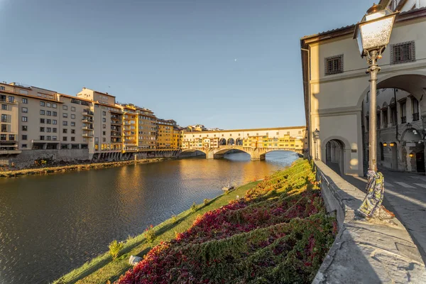 Mattina Vista Sul Famoso Ponte Vecchio Porticato Sul Fiume Arno — Foto Stock