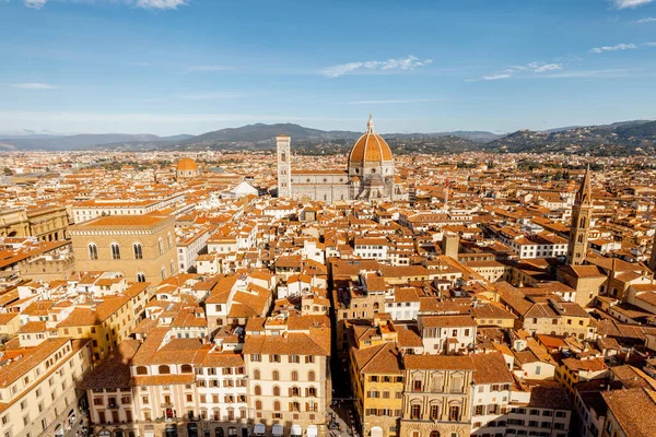 Letecký Pohled Staré Město Florencie Slavnou Katedrálou Duomo Obzoru Slunečného — Stock fotografie