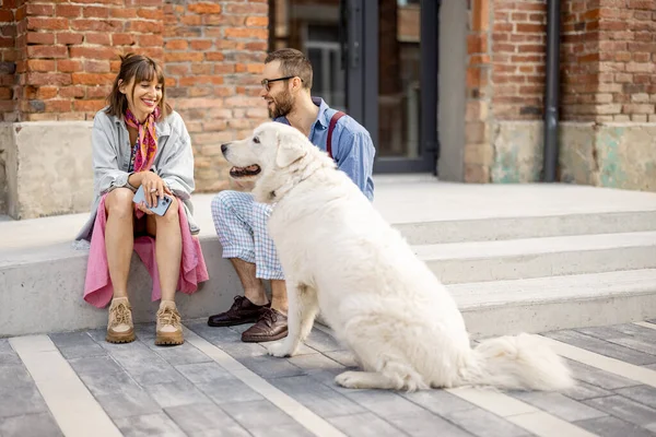 Young Stylish Couple Sit Together Have Fun White Dog Street — Stockfoto