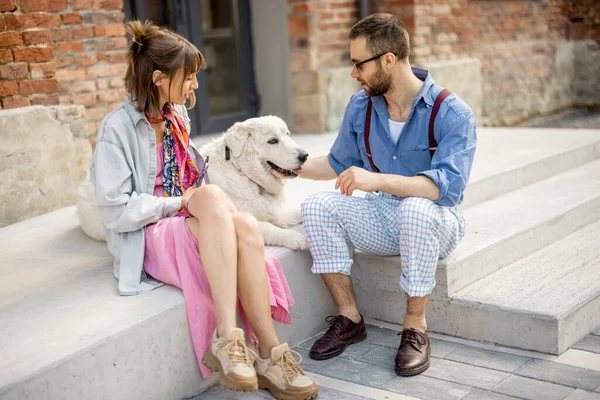 Young Stylish Couple Sit Together Have Fun White Dog Street — Stockfoto