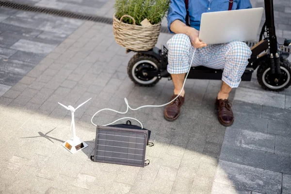 Stylish Man Works Laptop Computer Charges Solar Panels While Sitting — Stockfoto