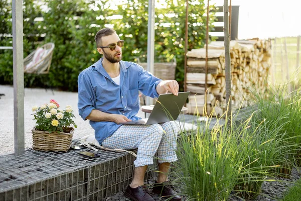 Cool Guy Works Laptop While Sitting Porch His Country House — ストック写真