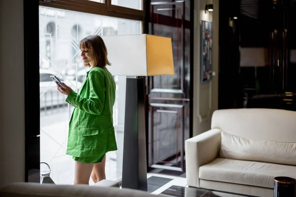 Stylish Business Woman Green Costume Stands Phone Window Lobby Luxury — Photo