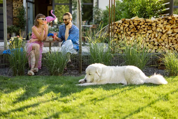 Young Stylish Couple Have Drink While Sitting Together Dog Lawn — Photo