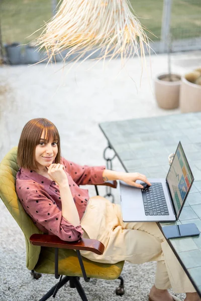 Young Woman Works Laptop While Sitting Table Outdoors View Backside — Stock Photo, Image