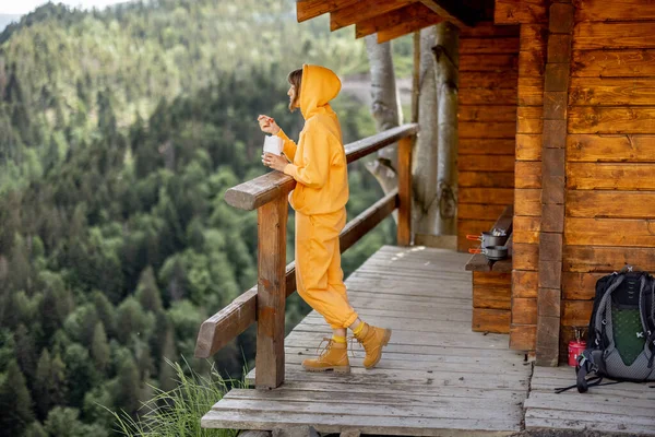 Young Woman Enjoys Great Mountain Landscape Eats Sublimated Food Hiking — Foto de Stock