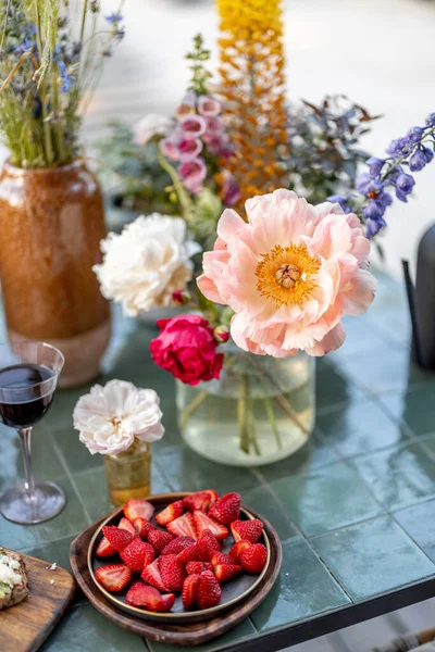 Delicious Snack Garden Table Decorated Different Flowers Backyard — Fotografia de Stock