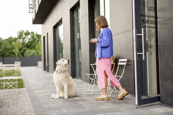 Young Stylish Woman Goes Coffee Cup Coffee Shop Cute White — 图库照片