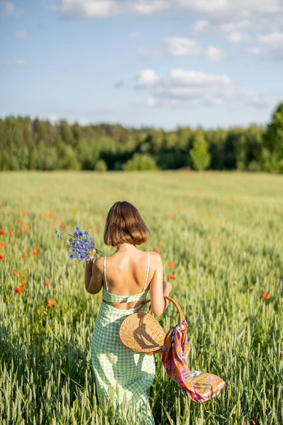 Stylish Woman Dress Walks Wild Flowers Field Spending Summertime Carefree — Foto de Stock