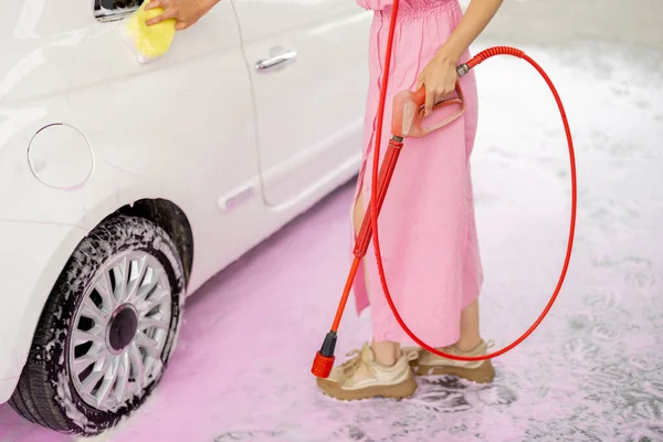 Person Wiping Car Sponge While Washing Car Nano Foam Summer —  Fotos de Stock