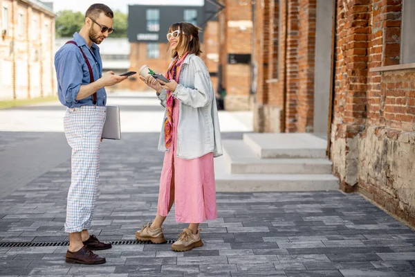 Young Stylish Couple Have Some Conversation While Standing Together Phones —  Fotos de Stock
