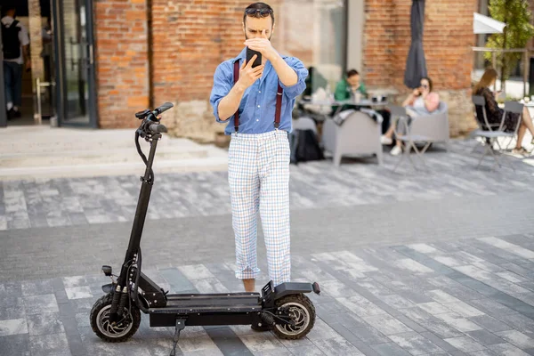 Stylish Guy Use Phone While Standing His Electric Scooter Office — Stock Photo, Image