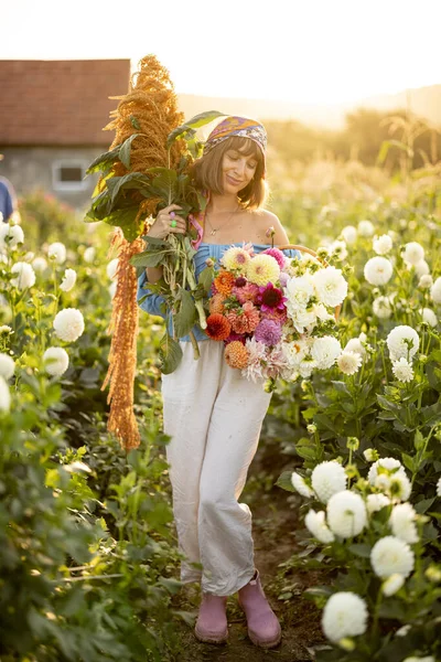 Portrait Woman Lots Freshly Picked Colorful Dahlias Lush Amaranth Flower — Foto de Stock